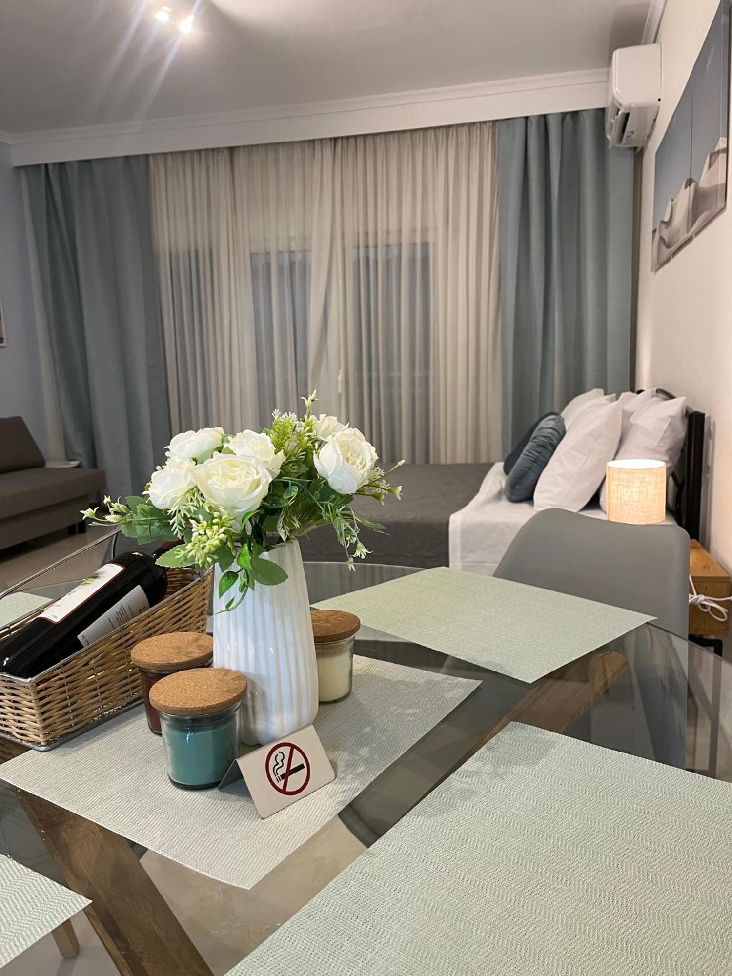 Irene Beach Front Luxury Suite Peraía المظهر الخارجي الصورة