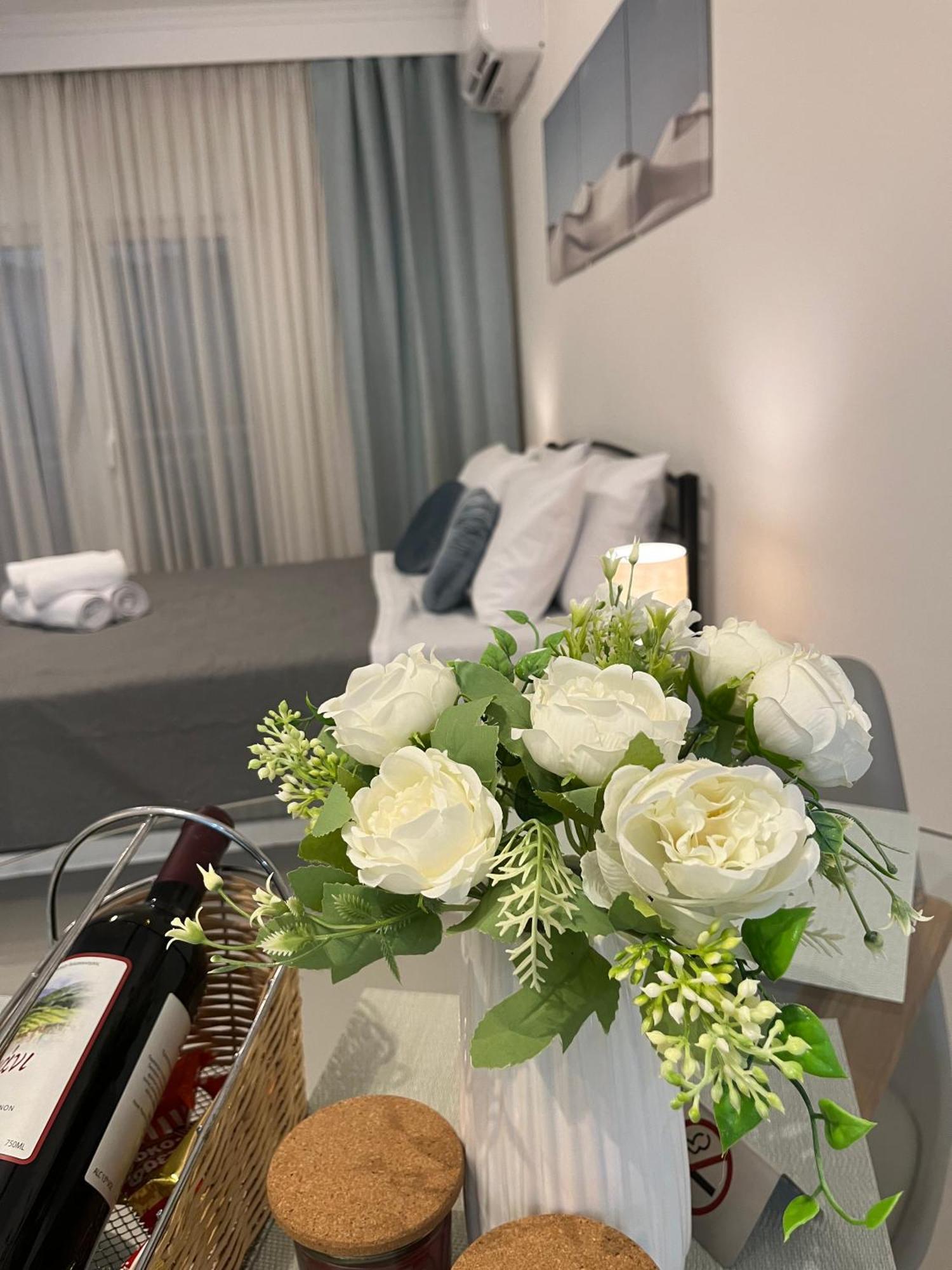 Irene Beach Front Luxury Suite Peraía المظهر الخارجي الصورة