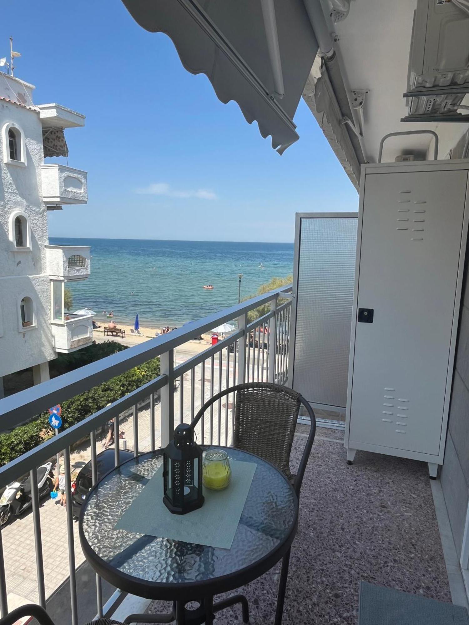 Irene Beach Front Luxury Suite Peraía المظهر الخارجي الصورة