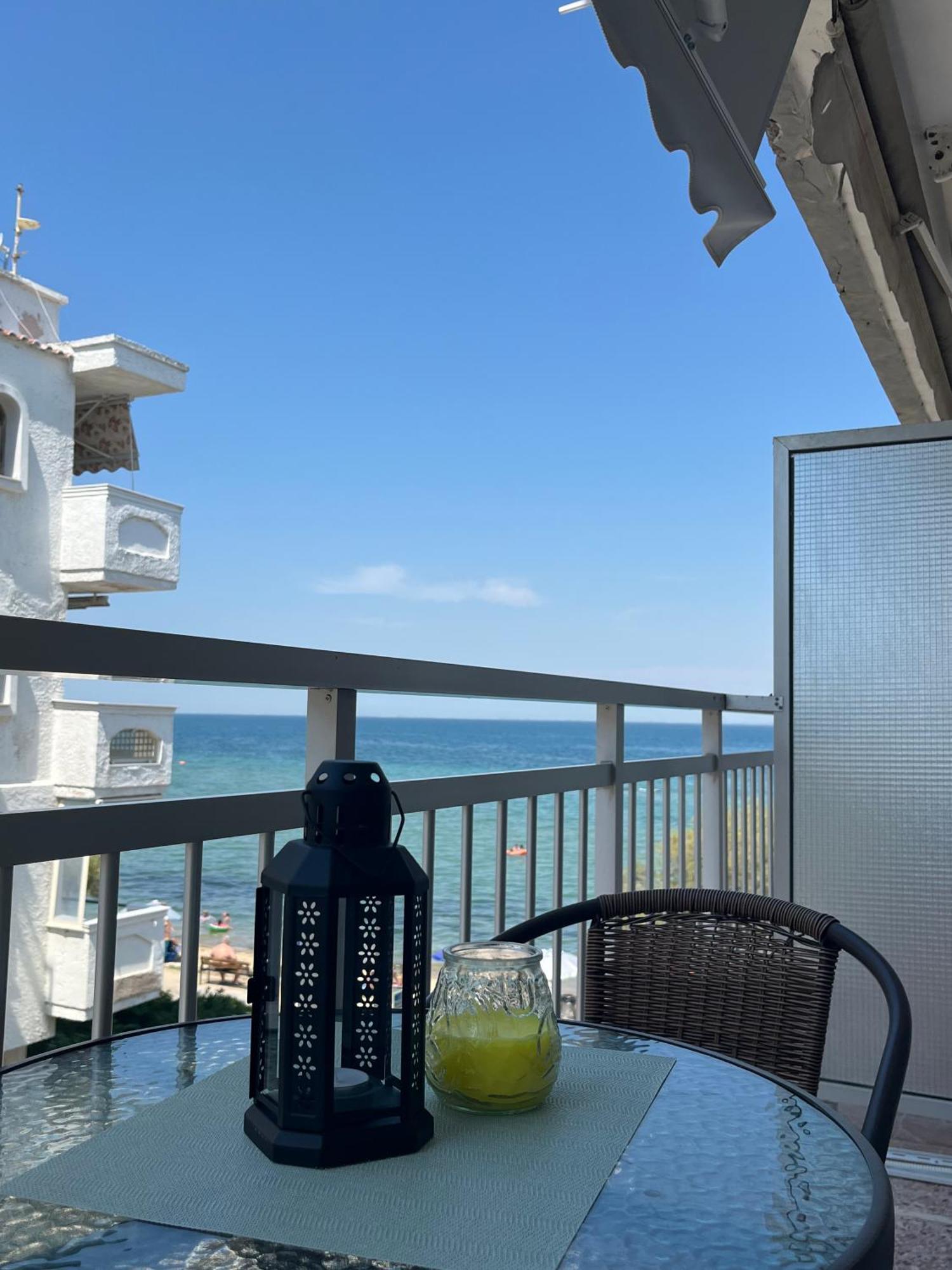 Irene Beach Front Luxury Suite Peraía المظهر الخارجي الصورة