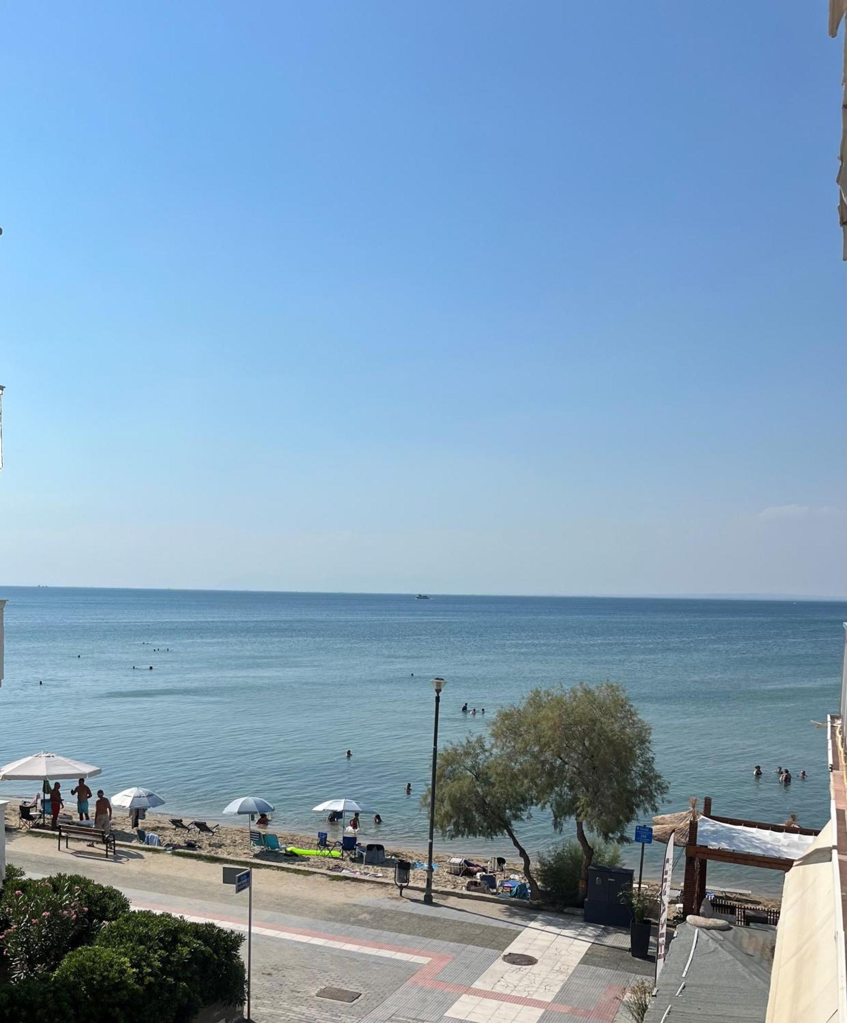 Irene Beach Front Luxury Suite Peraía المظهر الخارجي الصورة